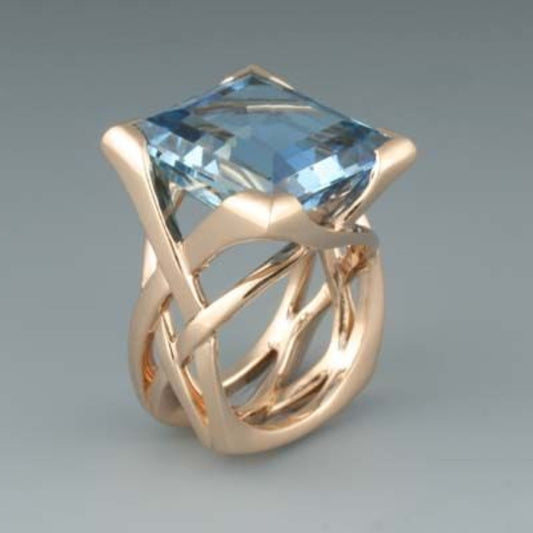 Bague vintage en or rose et zircon bleu