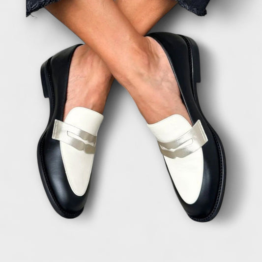 Valeria™ | Mocassins Noirs à Fini Métallique