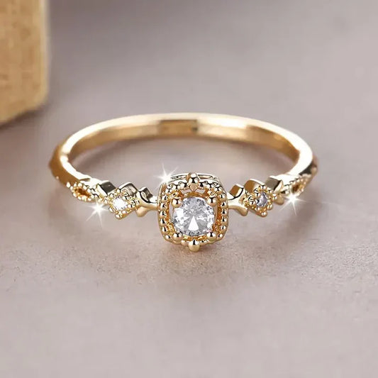 Bague vintage en or brillant et cristal