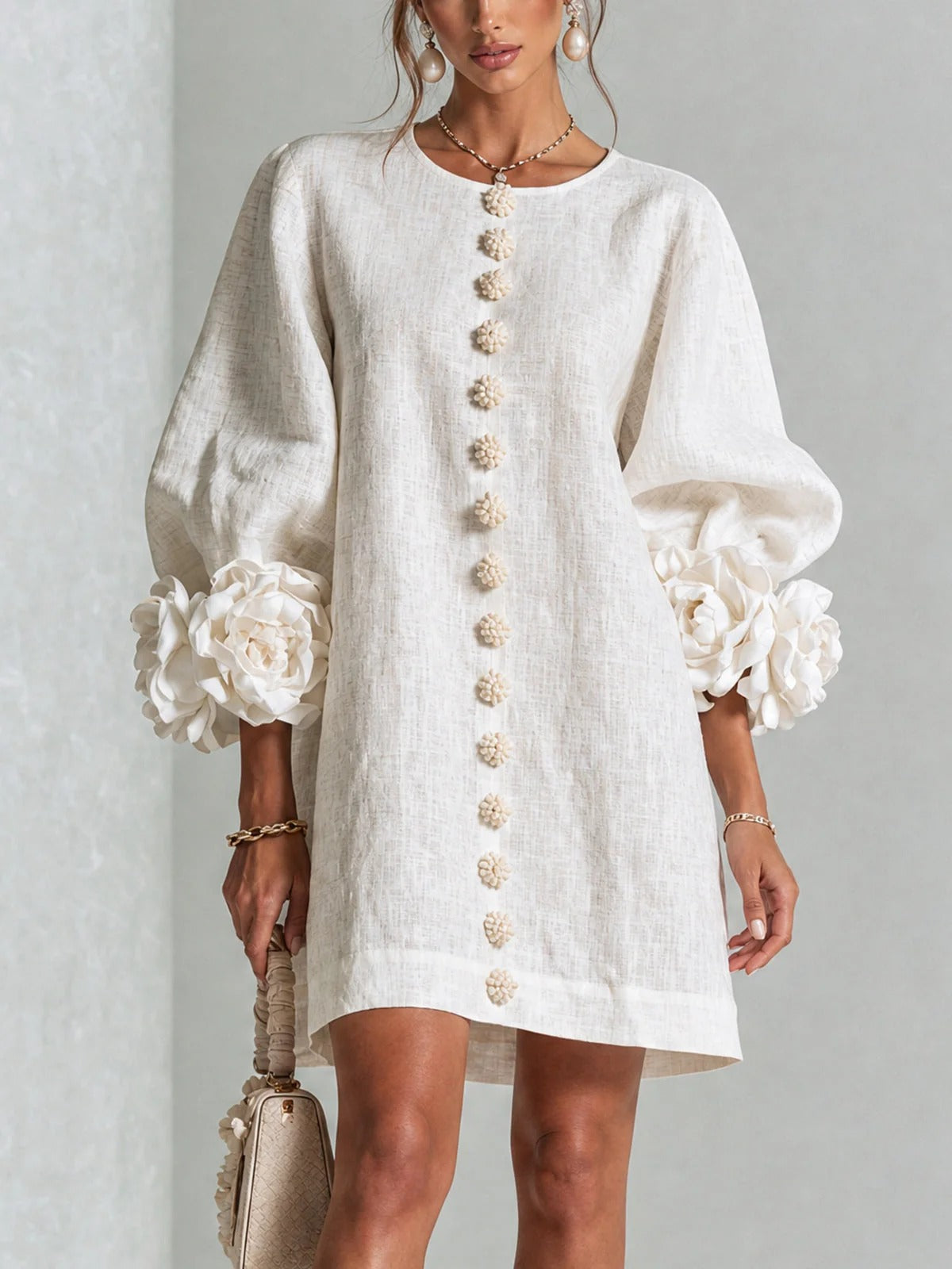 Chiara | Mini-Robe en Mélange de Lin avec Poignets Roses, Blanc