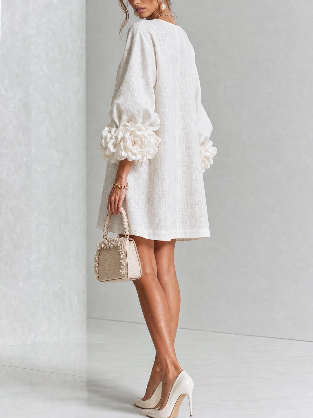 Chiara | Mini-Robe en Mélange de Lin avec Poignets Roses, Blanc