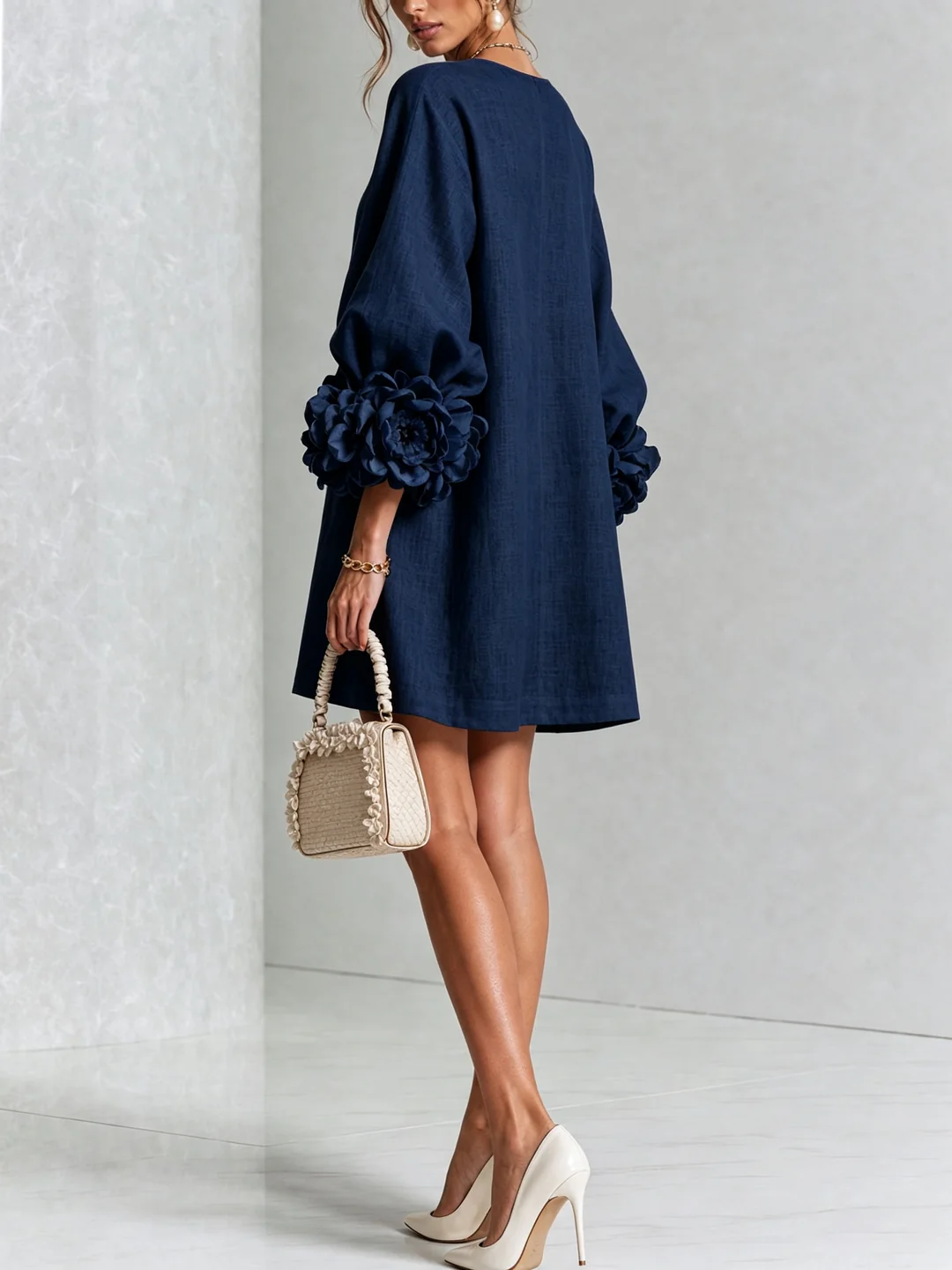 Marina | Mini-Robe en Mélange de Lin avec Poignets Roses, Bleu Marine